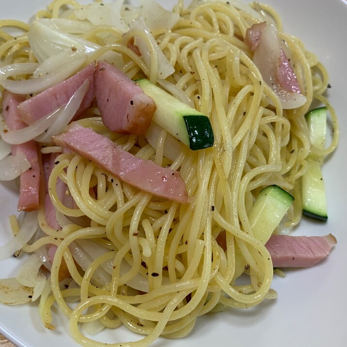 ズッキーニとベーコンのオイルパスタ レシピ 作り方 By Yabazo 楽天レシピ ズッキーニとベーコンのオイルパスタ レシピ 作り方 By Yabazo 楽天レシピ